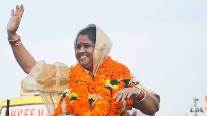 मुंजारे परिवार की अनोखी कहानी : पूर्व सांसद कंकर मुंजारे बालाघाट से बसपा प्रत्याशी, पत्नी अनुभा कांग्रेस एमएलए