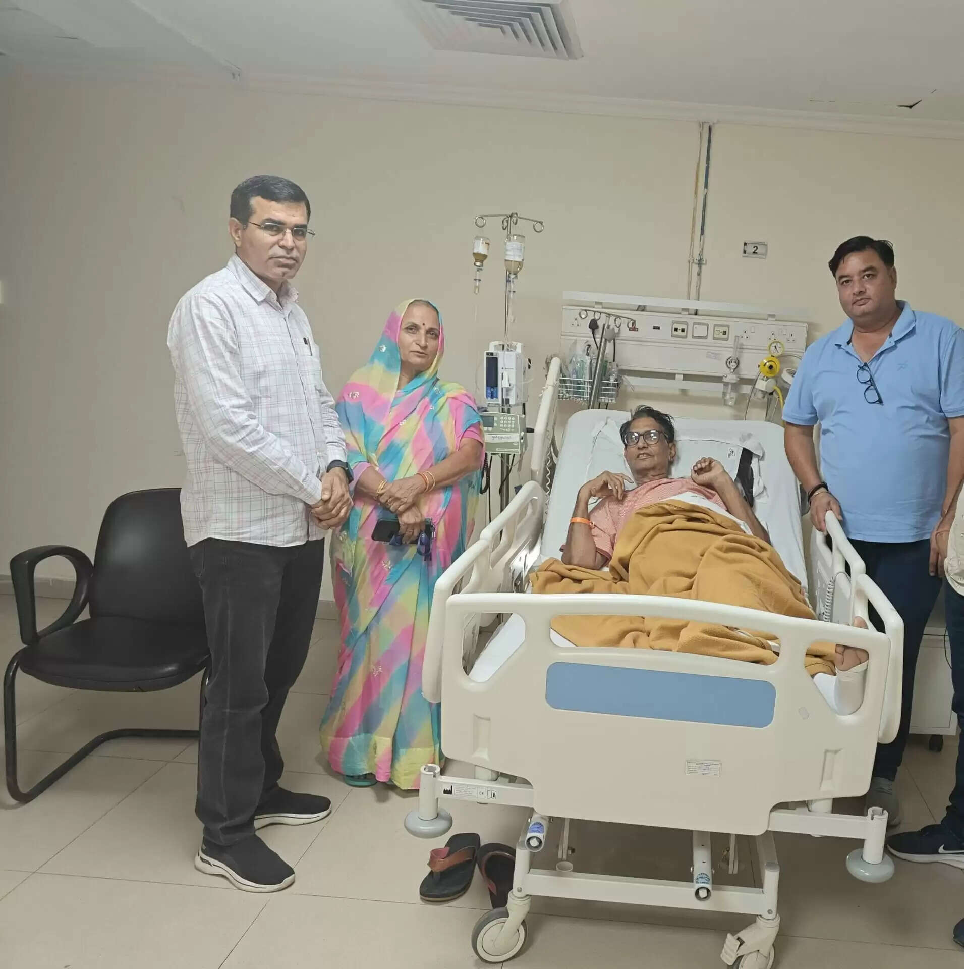 लेखक-पत्रकार आचार्य के स्वास्थ्य में सुधार, केन्द्रीय मंत्री मेघवाल, विधायक सुशीला डूडी, बिशनाराम सियाग, विधायक जेठानंद व्यास ने हालचाल जाने!