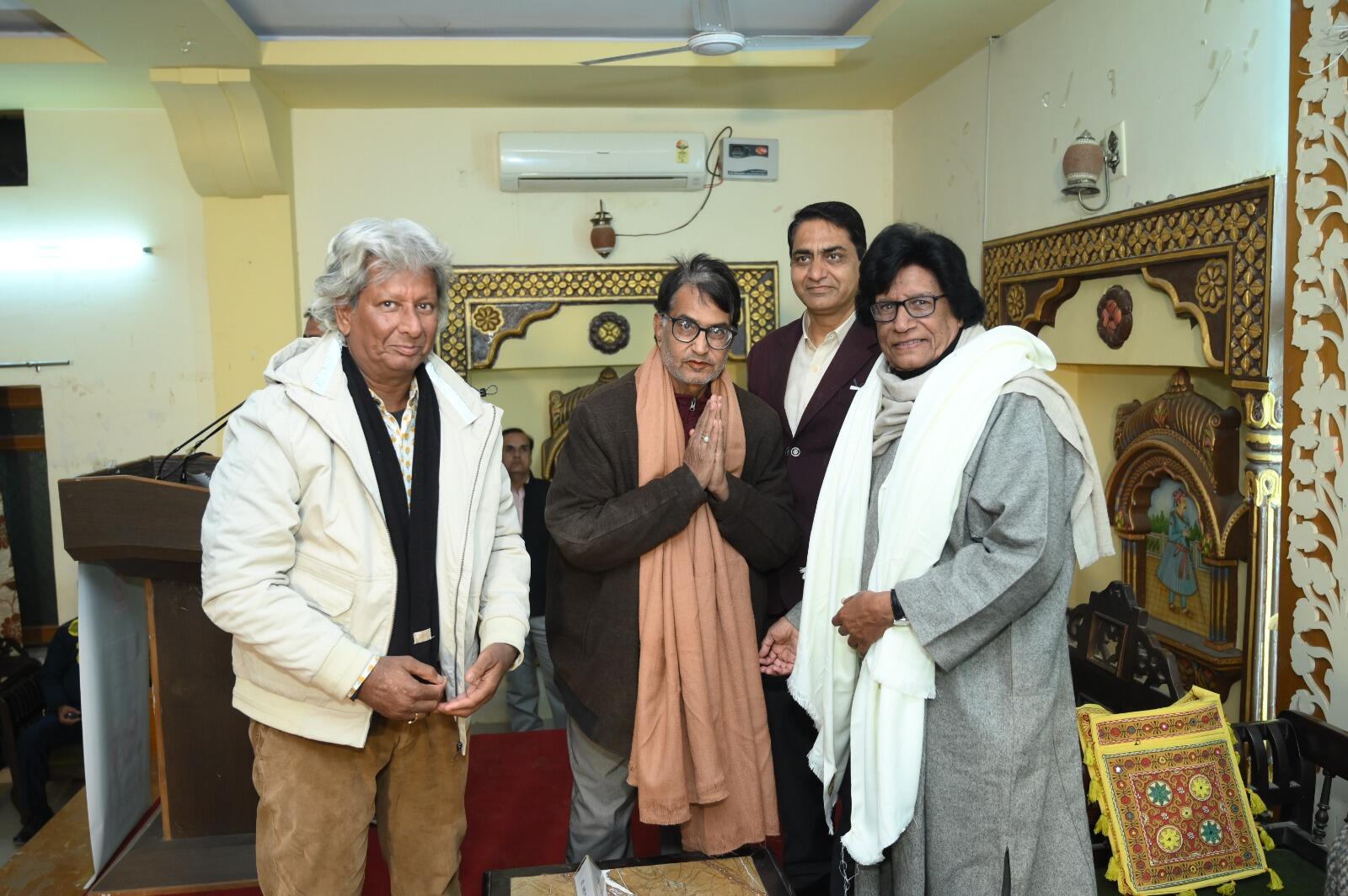 शीन काफ निजाम ने खास अंदाज में गालिब के संदर्भों से डॉ.नंदकिशोर होने के मायने समझाये, दाद और तालियाँ