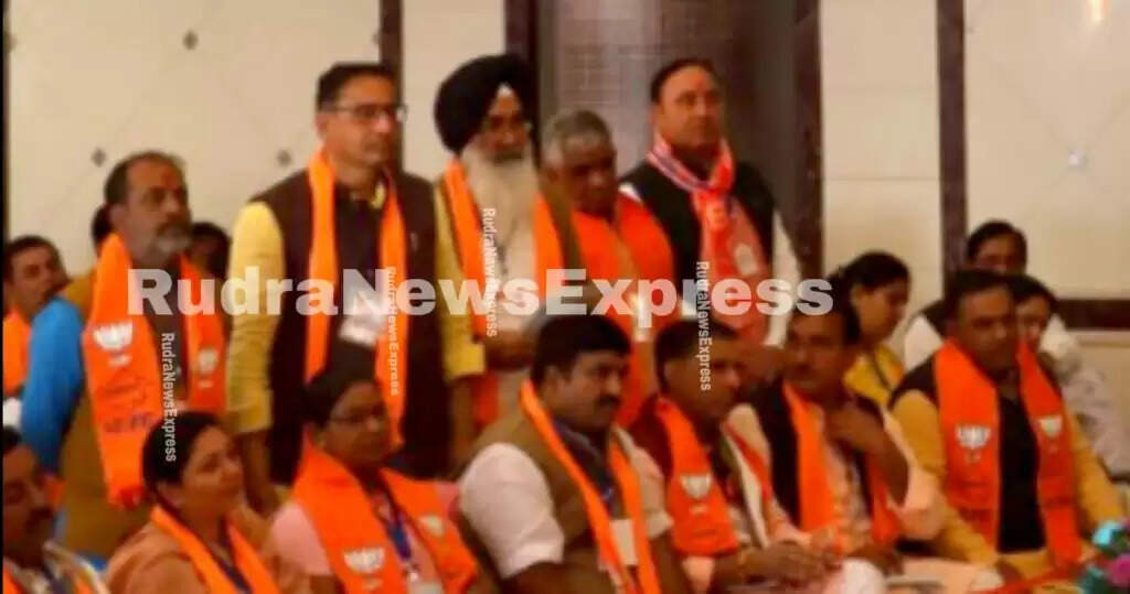 शाह का तंज : मोदीजी मीटिंग लेने जम्मू जा रहे, यहां मंत्री महोदय को अपने क्षेत्र के लिए टाइम ही नहीं