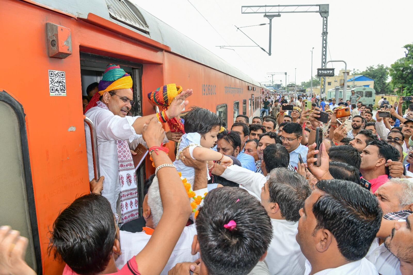 जयपुर: राजस्थान के सीएम भजनलाल की जयपुर से जोधपुर ट्रेन यात्रा