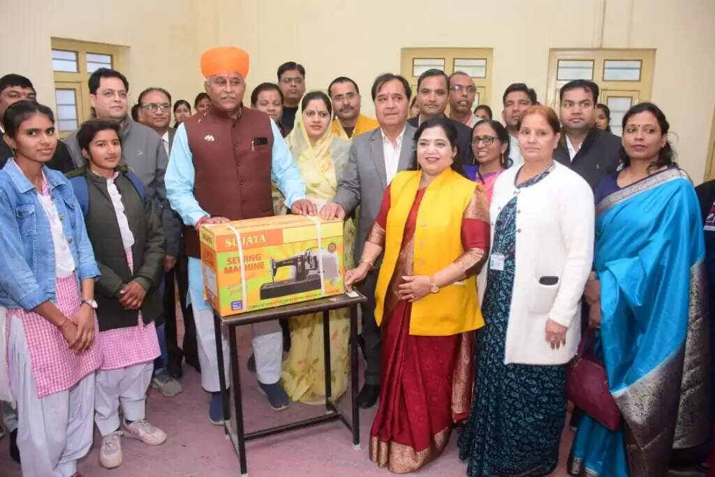 छात्राओं को आत्मनिर्भर बनाने के लिये एमएस कॉलेज, रोटरी क्लब मिडटाउन व स्टॉक फाउंडेशन की पहल
