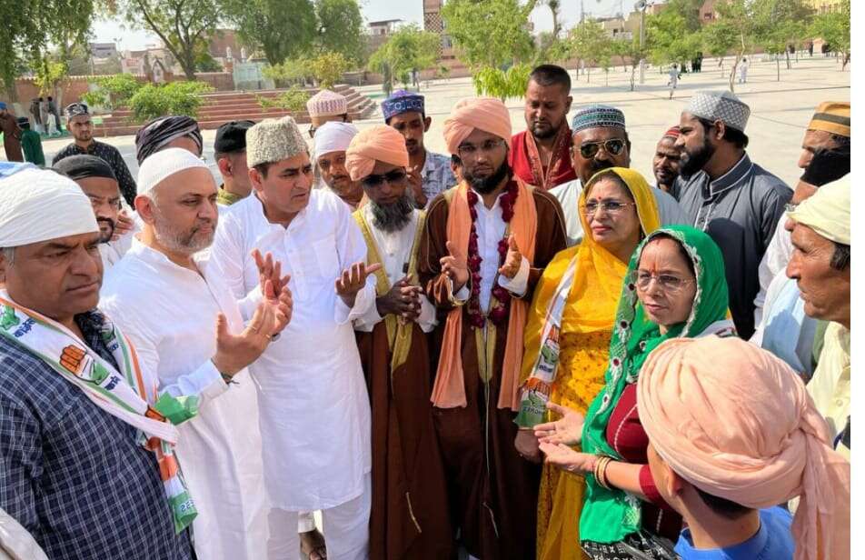 ईदुलफितर का पर्व उल्लास के साथ मनाया, बड़ी ईदगाह सहित विभिन्न स्थानों पर सामूहिक नमाज