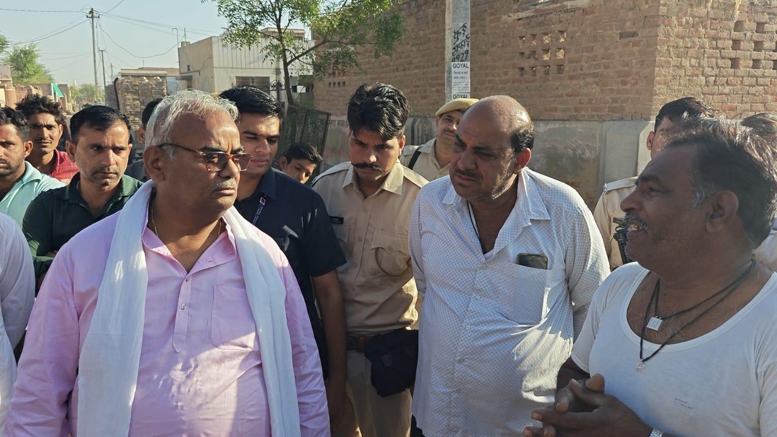 Bikaner : मंदिर के आगे गंदगी देख मंत्री Dilawar इतने भड़के कि 03 सरपंच, 03 VDO को सस्पेंड किया