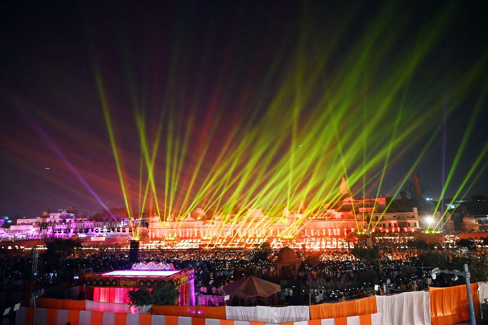 Ayodhya के 55 घाटों पर 28 लाख दीयों का वर्ल्ड रिकॉर्ड