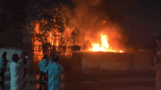 BIKANER : बिन्नाणी चौक के पटाखा स्टोर, यूआईटी के भंडार, सोनगिरी कुएं के बाड़े सहित कई खाली प्लॉट में आग