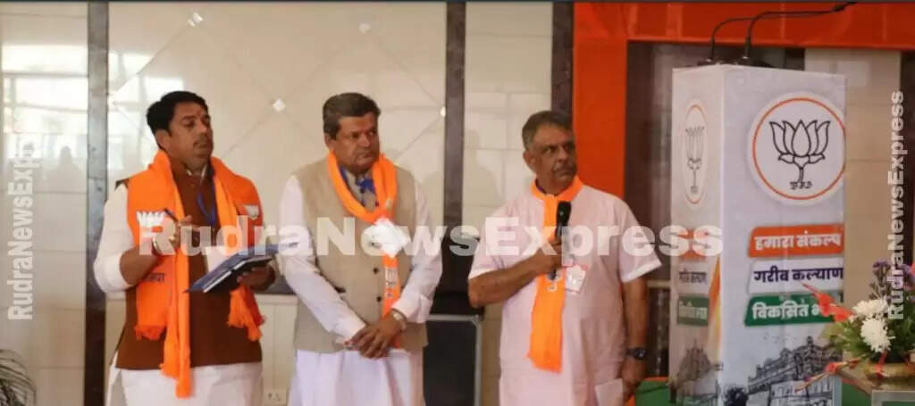शाह का तंज : मोदीजी मीटिंग लेने जम्मू जा रहे, यहां मंत्री महोदय को अपने क्षेत्र के लिए टाइम ही नहीं