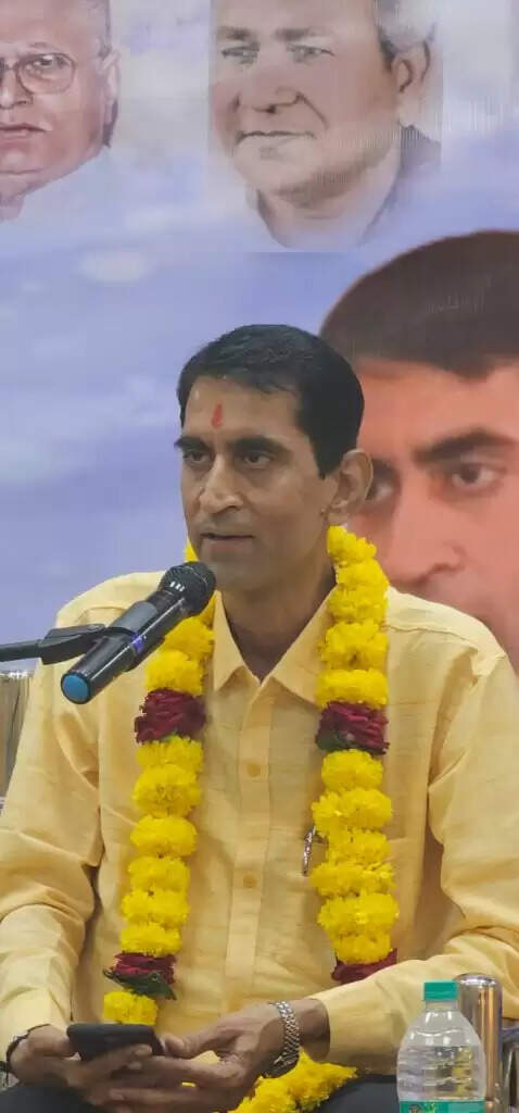 संजय के सुरों में कविता का स्वर्णिम दौर लौटने की दस्तक