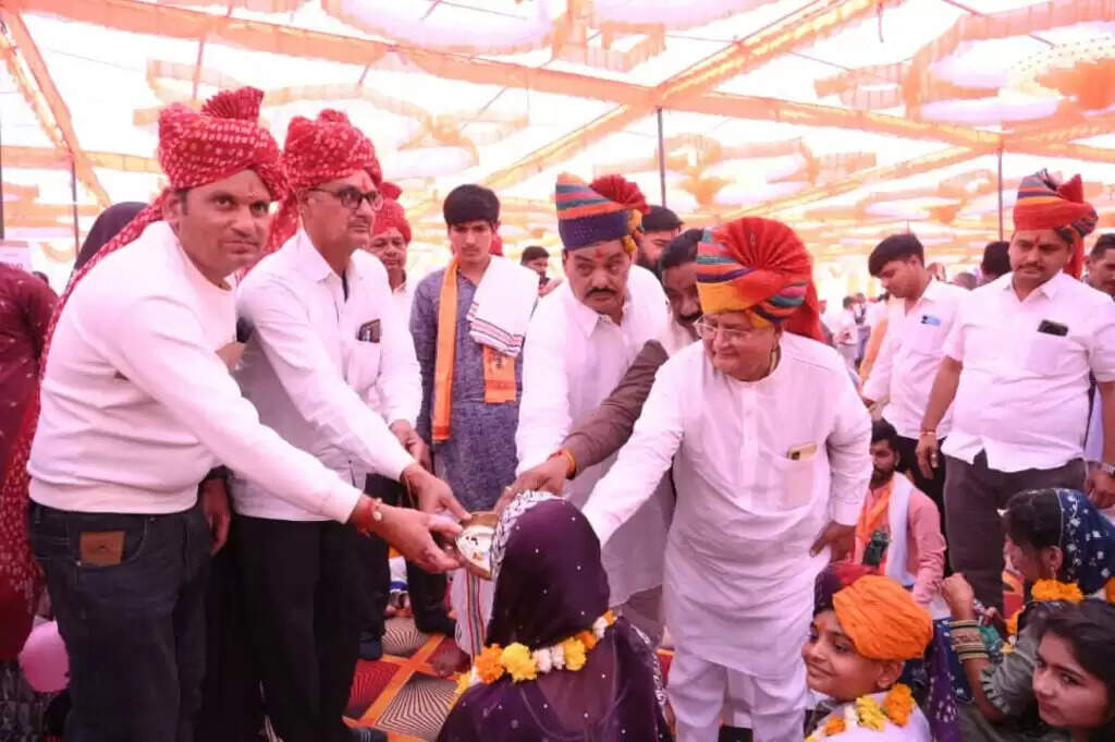 NAGAUR : सैनिक क्षत्रिय माली समाज के 65 जोड़ों ने वेदी के सामने फेरे लिए, 15 हजार बारातियों की आवभगत