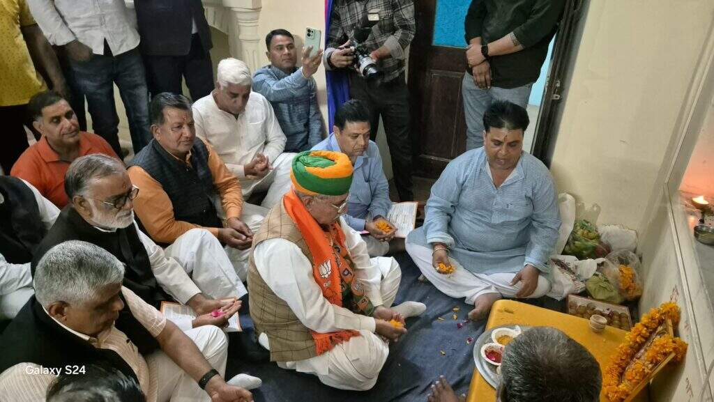 मुख्य चुनाव कार्यालय का पूजा अर्चना कर किया उद्घाटन