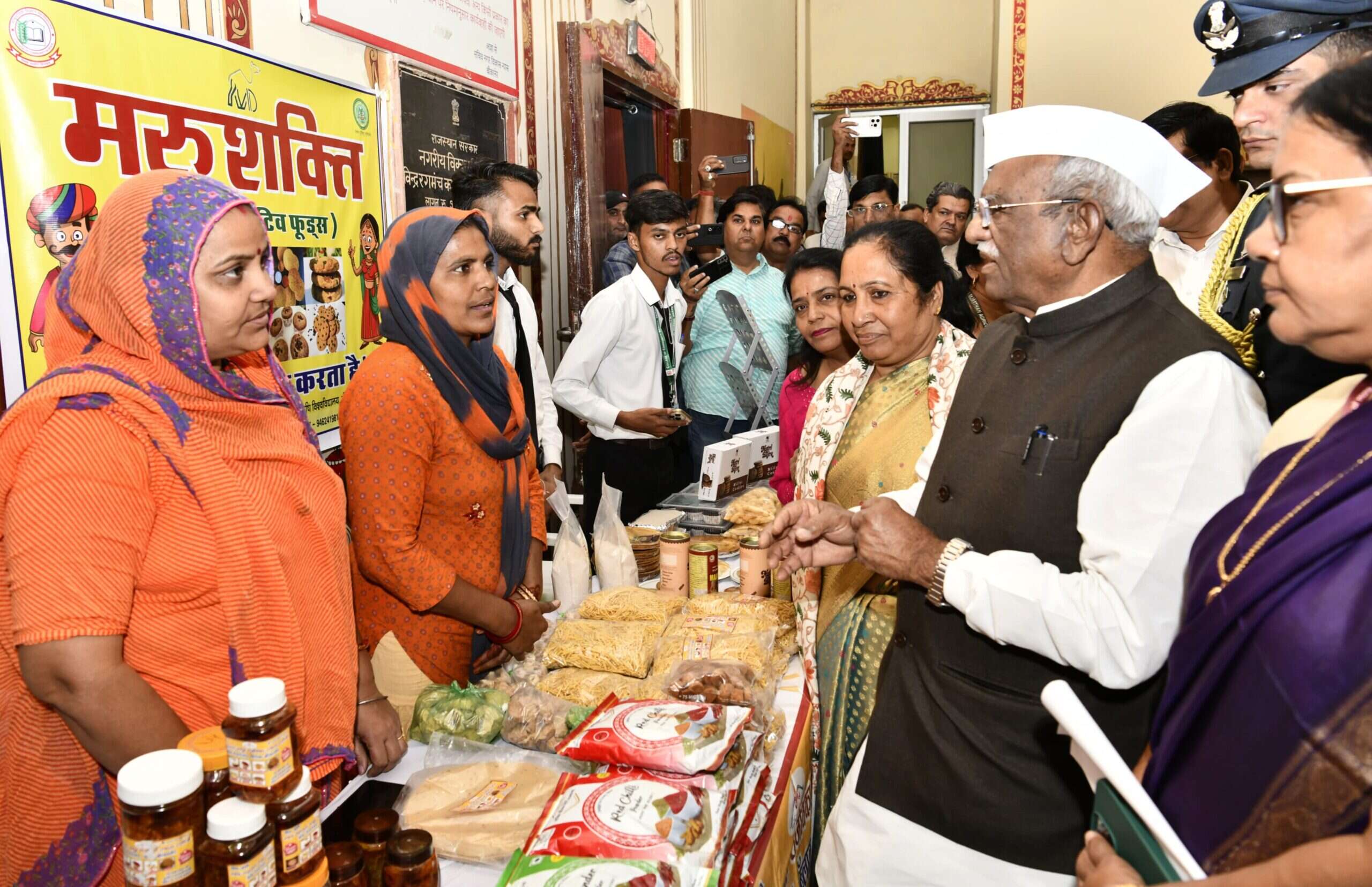 Constitution Day : "हम भारत की महिलाएं" में राज्यपाल हरिभाऊ बागड़े, महिला आयोग अध्यक्ष विजया राहटकर हुए शामिल