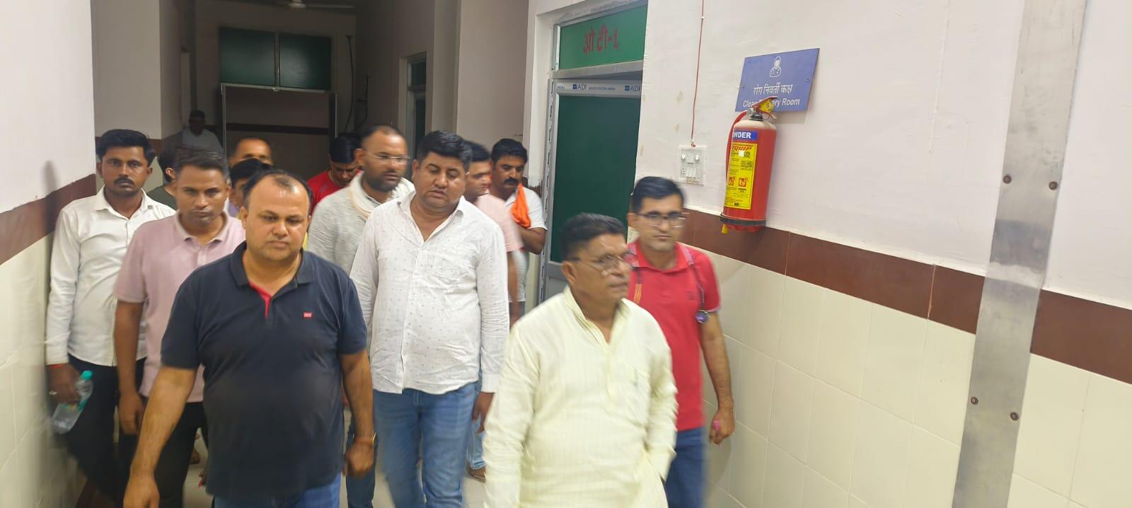 Khajuwala : एमएलए विश्वनाथ ने Pugal Hospital का निरीक्षण किया, अधिकारियों की मीटिंग ली