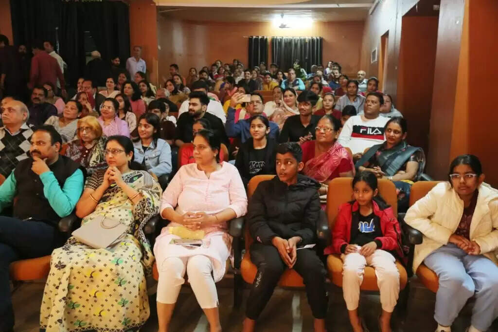 ‘जी..जैसी आपकी मर्जी’ ने रंग-आनंद के आखिरी दिन खूब रंग जमाया