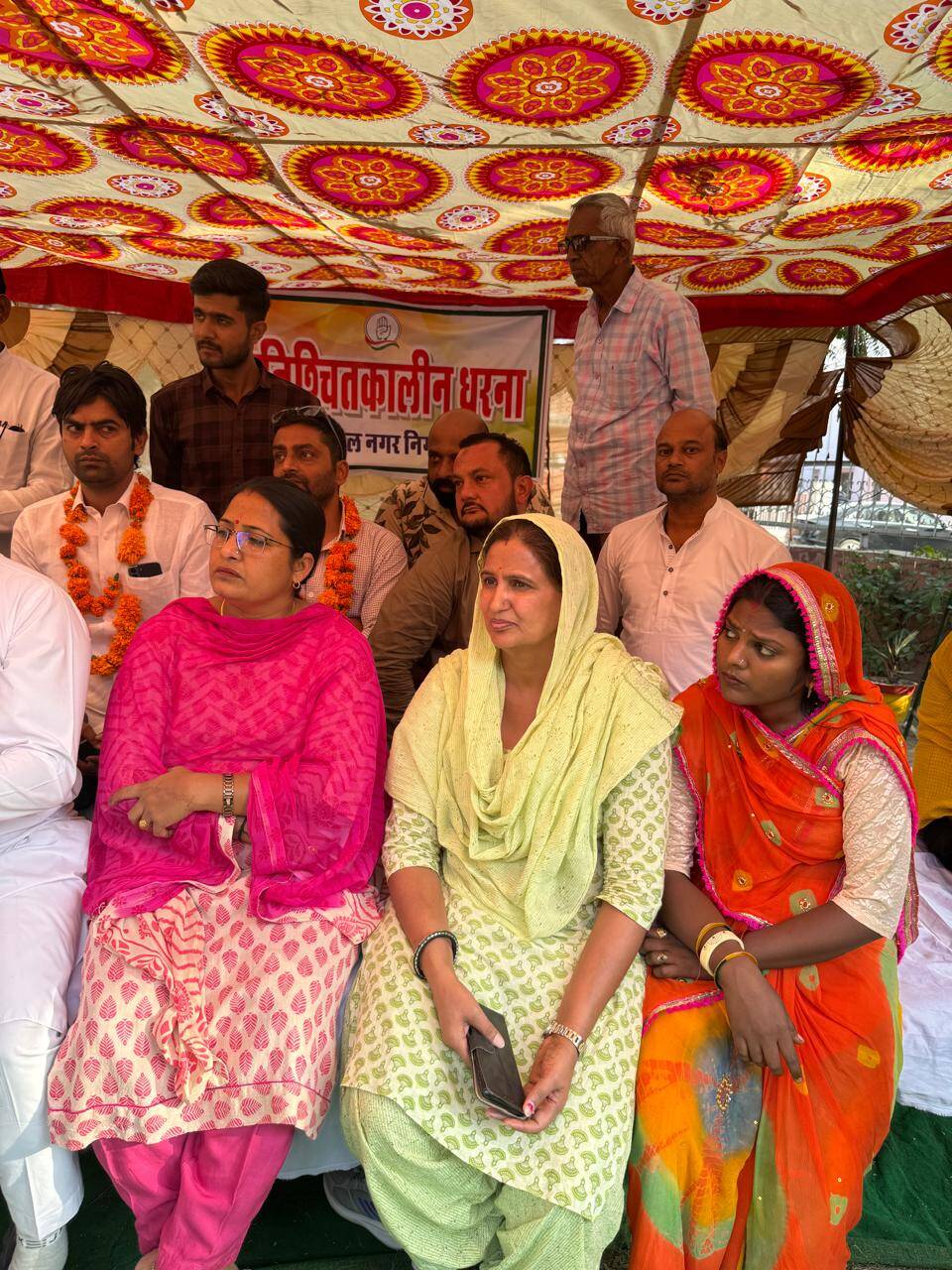 Bikaner : एमएलए शिमला, अध्यक्ष यशपाल, आरिफ सहित कांग्रेस नेताओं ने पार्षदों के साथ कमिश्नर को घेरा
