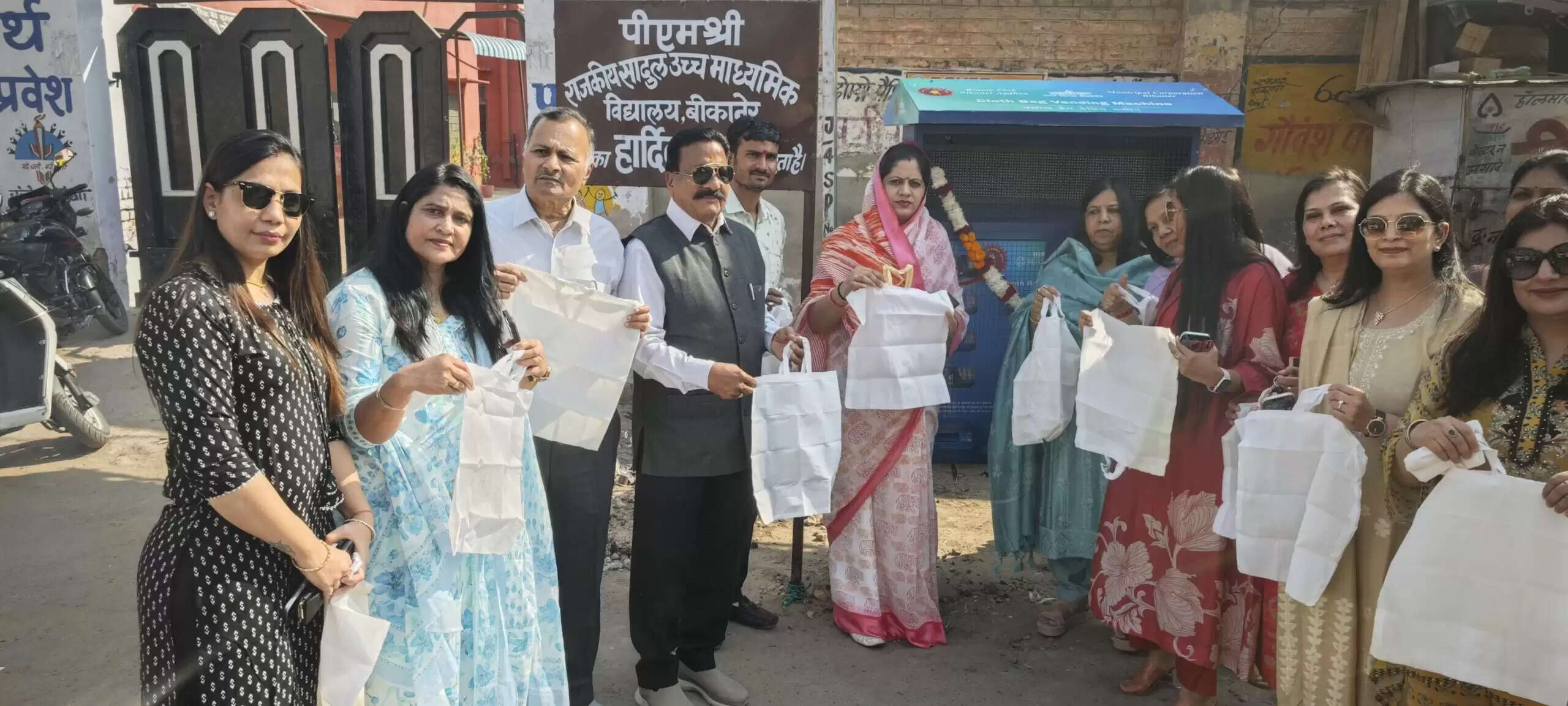 Polythene Free Bikaner : सब्जी मंडी के आगे मशीन, यहां 10 का सिक्का डालते ही मिलेगा कपड़े का थैला