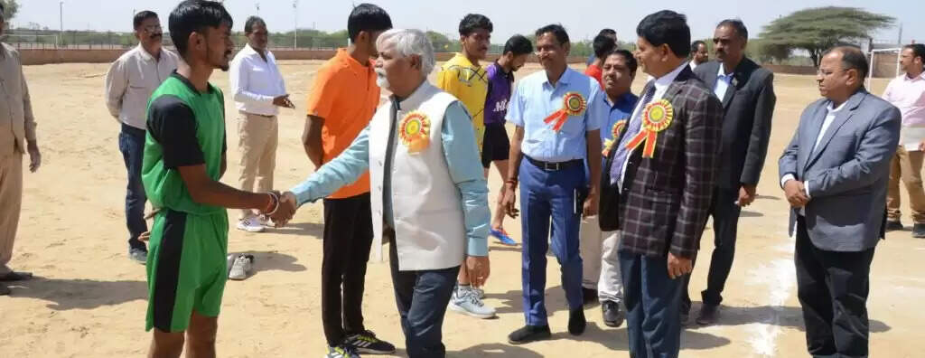 खेलों में सबके दिल जीतें, कोई भी हार के ना जाए : डॉ मनोज दीक्षित