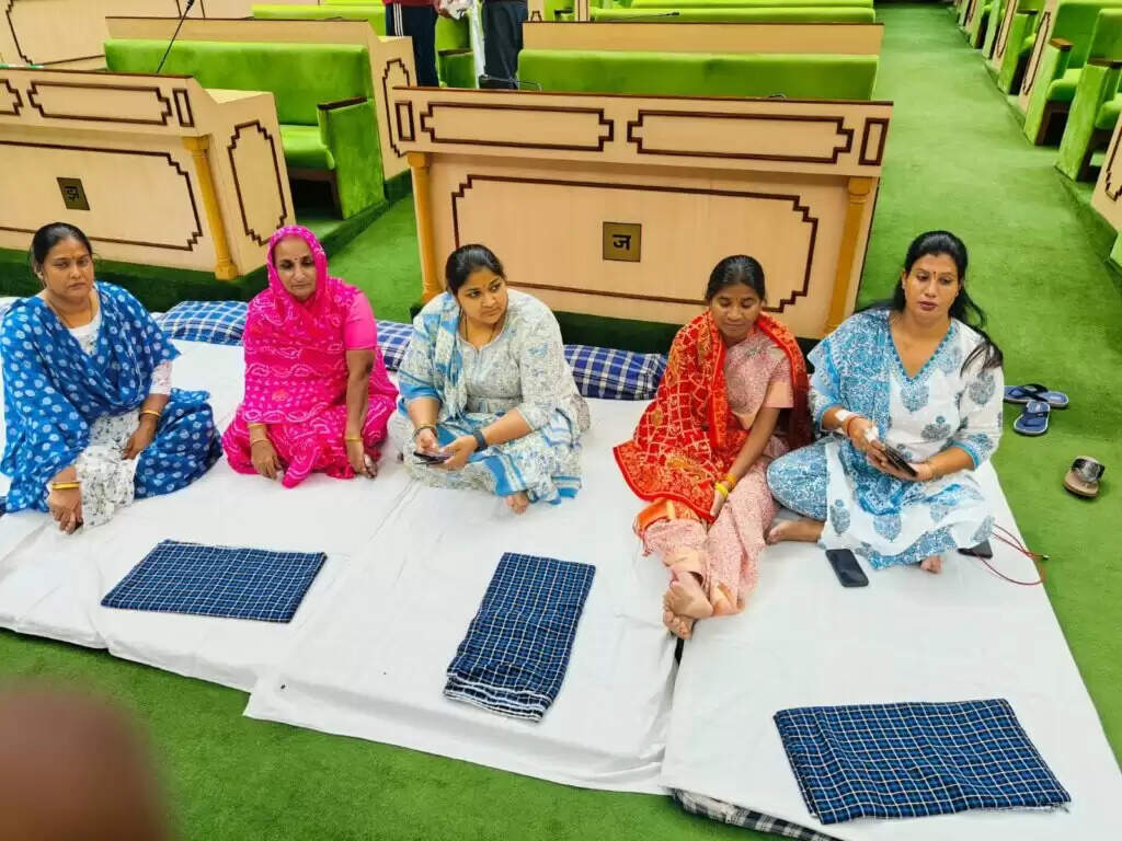 Rajasthan Vidhansabha : रात सदन में सोये, सुबह नारों के बीच एमएलए की तबीयत बिगड़ी, कार्रवाई स्थगित!