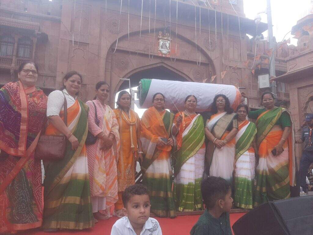 Bikaner : अनूठा तिरंगा उत्सव, एक किमी लंबा तिरंगा थाम हजारों सड़क पर उतरे
