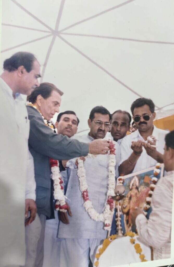 ओम आचार्य की अंतिम यात्रा में सैकड़ों उमड़े, भाजपा का झंडा ओढ विदा हुआ पार्टी का सेनानी