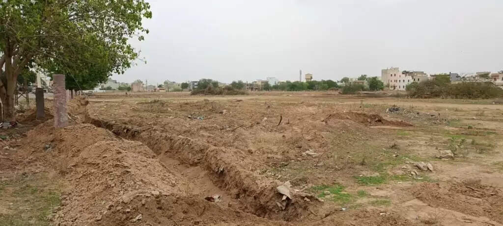 नागौर: सांसद बेनीवाल ने हाउसिंग बोर्ड की 27 बीघा जमीन पर भूमाफिया की तारबंदी पर सवाल उठाया