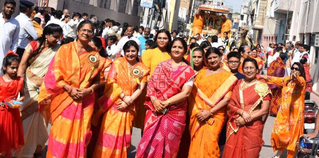 भगवान महावीर जयंती : भक्तामर पाठ, पक्षाल-चंदन पूजा, अहिंसा रैली, ध्वजा चढ़ाई