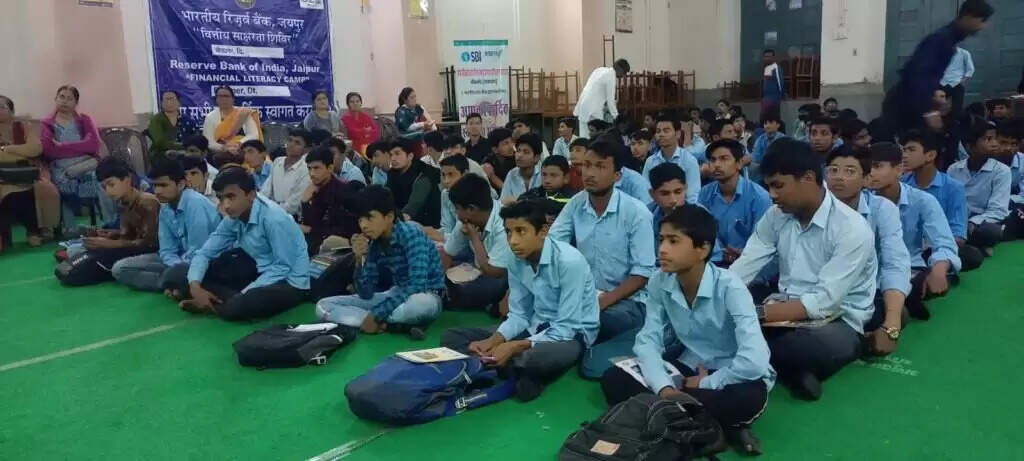 पूर्णसिंह राजकीय फोर्ट उच्च माध्यमिक विद्यालय में साक्षरता शिविर का हुआ आयोजन
