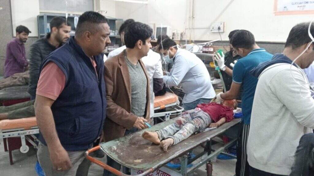 बोलेरो में मुकाम दर्शन करने जा रहे थे श्रद्धालु सभी घायल, कई गंभीर, पीबीएम रैफर