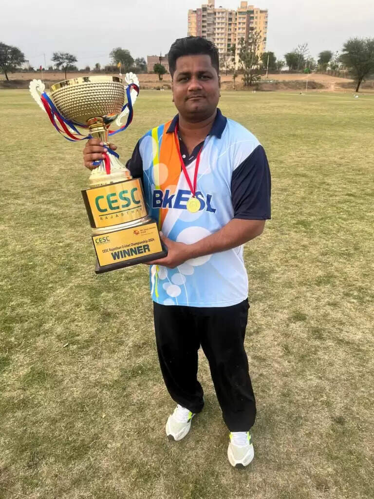 CESC क्रिकेट टूर्नामेंट : 09 विकेट लेकर दीपक चौधरी मैन ऑफ सीरीज, अभिषेक के शानदार 73 रन, दो विकेट