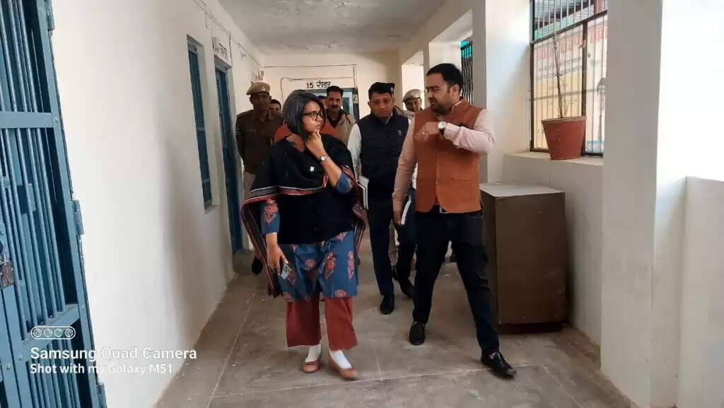 अस्पताल का निरीक्षण कर साफ-सफाई और टूट-फूट मरम्मत कार्य शीघ्र करवाने के दिए निर्देश