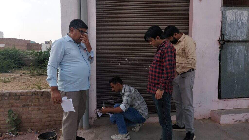 एक झोलाछाप, फिजियोथैरेपी सेंटर और मेडिकल स्टोर करवाया बंद,आइस फैक्ट्री की सीज