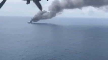 Singaporean Vessel MV Wan Hai 503 पर जान जोखिम में डाल उतरा भारतीय दल, खतरा टाला!