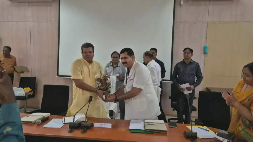 बीकानेर के एसपी मेडिकल कॉलेज में मंत्री सुमित गोदारा ने सभी विभागाध्यक्षों से की बात, जरूरतें जानीं