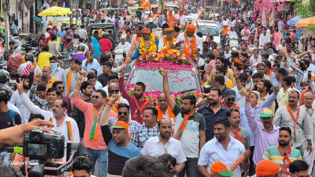 भीनासर से जूनागढ़ तक गाड़ियों का काफिला, भाजपा नेता-पदाधिकारी रहे साथ