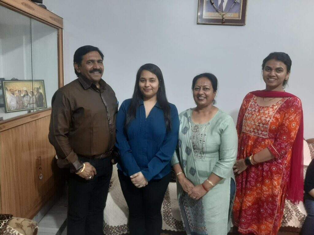 यूपीएससी में बीकानेर की ‘खुशहाली’: सोशल मीडिया से दूरी नहीं बनाई, वहां मौजूद मैटीरियल्स का सही उपयोग किया: खुशहाली