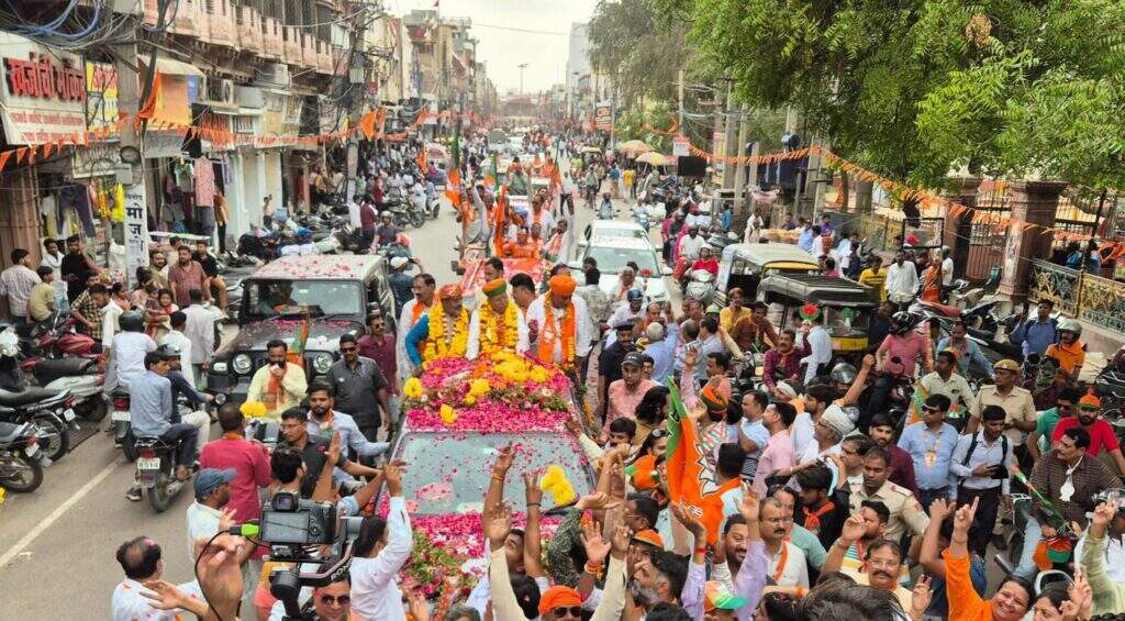 भीनासर से जूनागढ़ तक गाड़ियों का काफिला, भाजपा नेता-पदाधिकारी रहे साथ