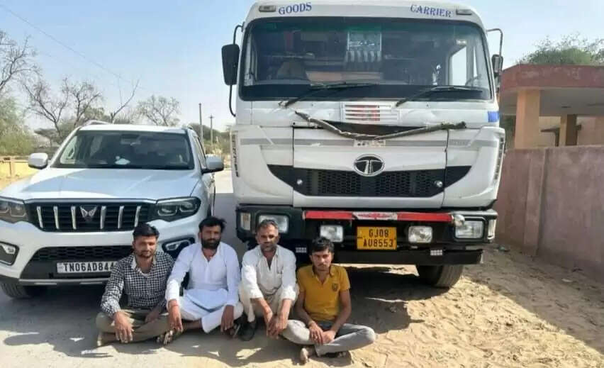 शराब के 840 कार्टून ईंटो के नीचे छिपा रखे