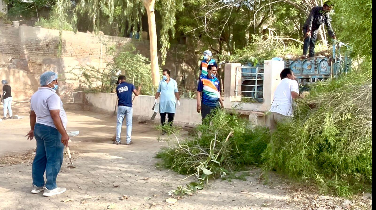 Bikaner : फूलनाथ जी की बेगेची में चला स्वच्छता अभियान, धार्मिक स्थल को स्पोर्ट्स हब बनाने की मांग