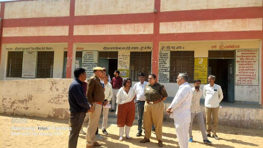 पुलिस अधीक्षक गौतम भी साथ रहीं मौजूद, लूणकरणसर मुख्यालय पर की जनसुनवाई