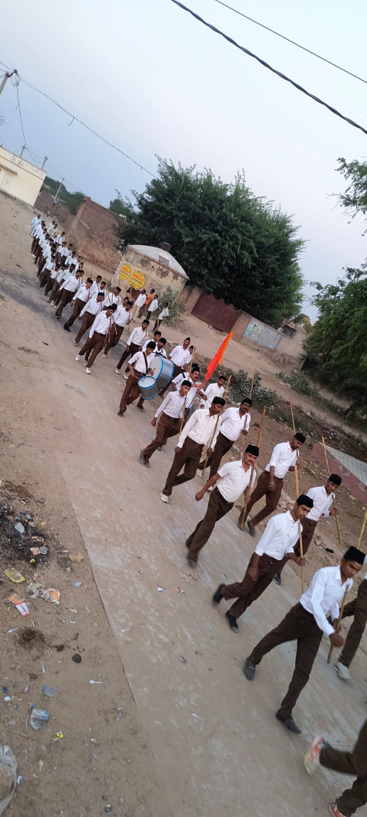 मोरखाणा में सुसवाणी माता मंदिर से रवाना होकर पूरे गांव से गुजरा पथ-संचलन