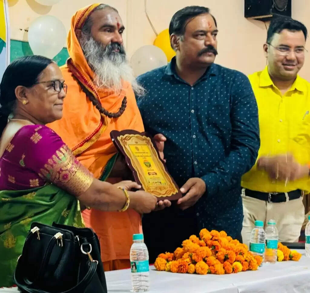 शिवबाड़ी मंदिर के अधिष्ठाता स्वामी विमर्शानंद ने की शुरुआत