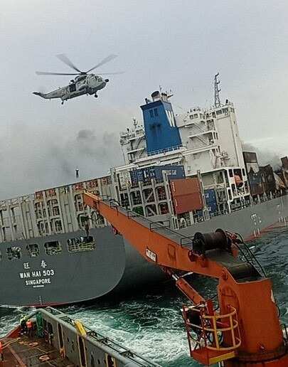 Singaporean Vessel MV Wan Hai 503 पर जान जोखिम में डाल उतरा भारतीय दल, खतरा टाला!