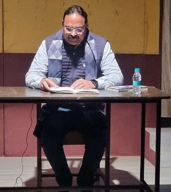 संजय की कहानियों ने संवेदना की सरिता से श्रोताओं को भिगो दिया, दो कहानी, एक व्यंग्यकथा, एक लघुकथा सुनाई संजय ने