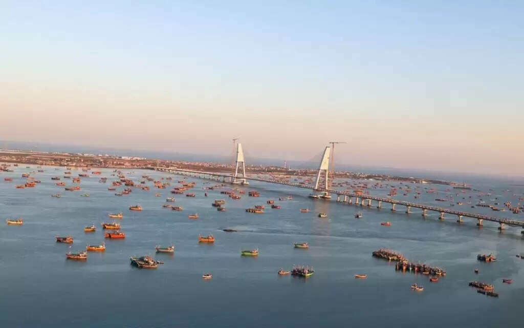 प्रधानमंत्री ने गुजरात में ओखा मुख्य भूमि और बेयट द्वारका द्वीप को जोड़ने वाले सुदर्शन सेतु का उद्घाटन किया