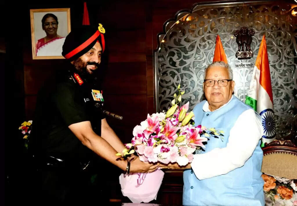 लेफ्टिनेंट जनरल मनजिंदर सिंह ने कलराज मिश्र को सेना के दृढ़ समर्थन का दिया आश्वासन