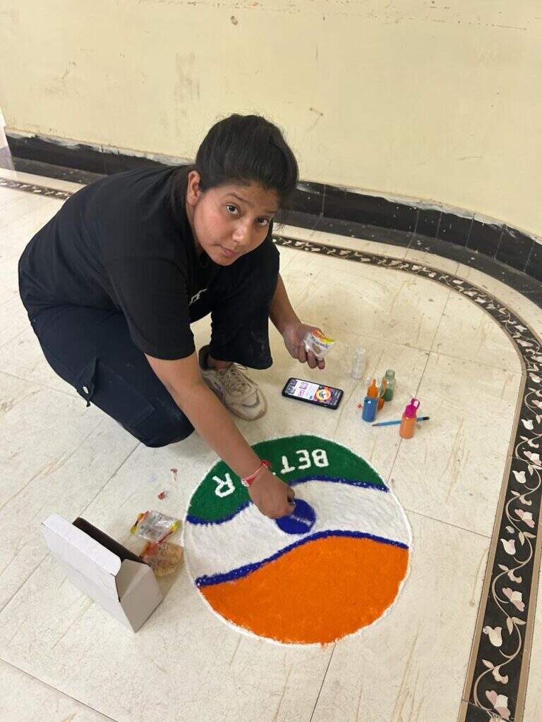 भाषण व रंगोली के माध्यम से छात्राओं ने शतप्रतिशत मतदान का सन्देश दिया