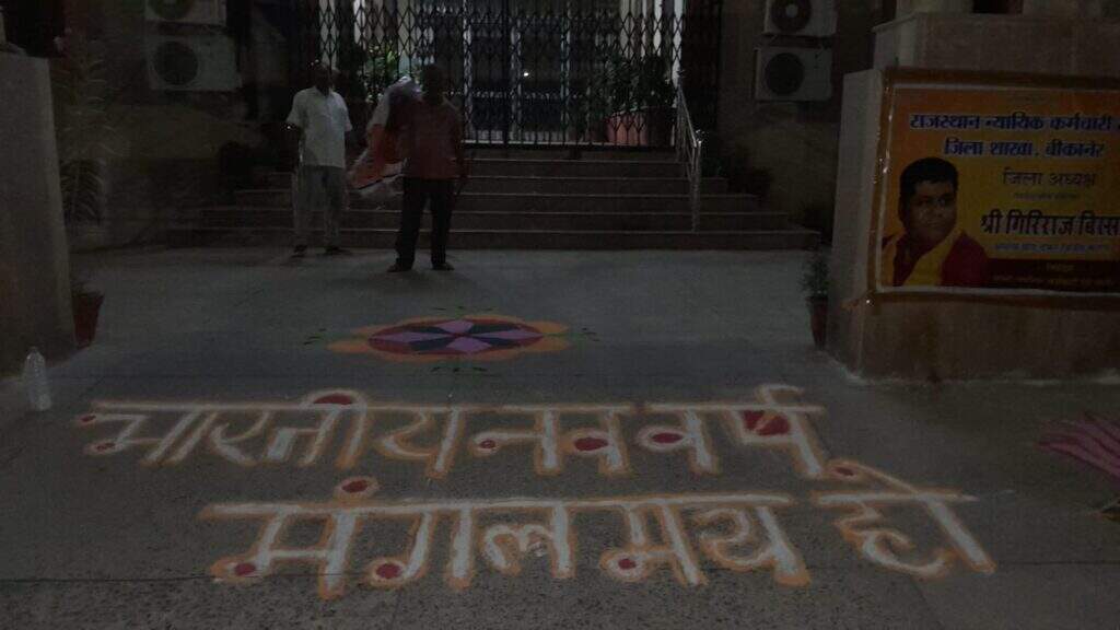 बीकानेर के अधिवक्ताओं ने तिलक लगाकर सभी का स्वागत किया