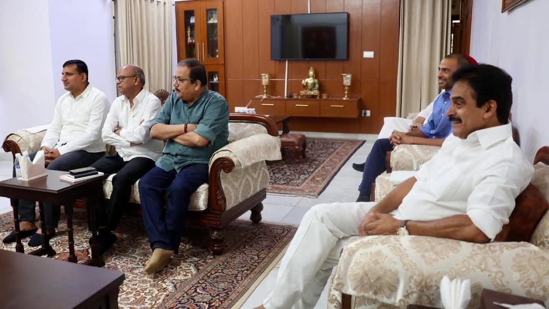 खड़गे के यहां कांग्रेस - आरजेडी की बैठक, चुनावी रणनीति पर बात, तेजस्वी यादव भी बैठक में भाग लेने पटना से दिल्ली आए हैं