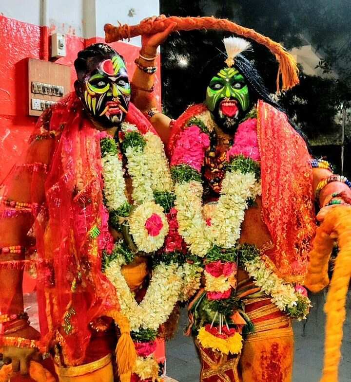 BONALU : यहां माँ काली के विकराल रूप का दर्शन करने सड़कों पर उमड़ रही भीड़
