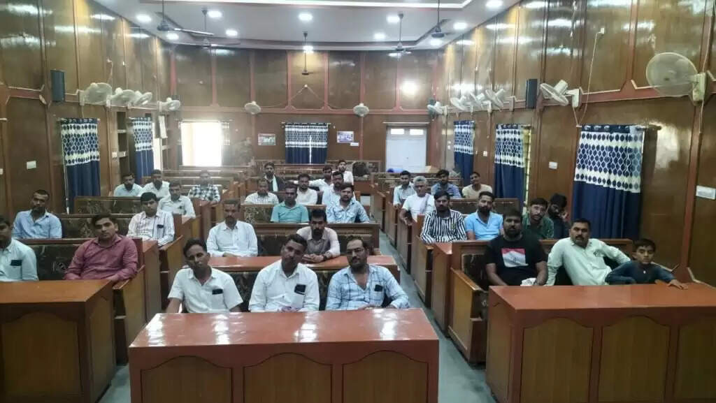 नकली बीज की रोकथाम के लिए कृषि विभाग समय-समय पर बीज विक्रेताओं का कर रही निरीक्षण