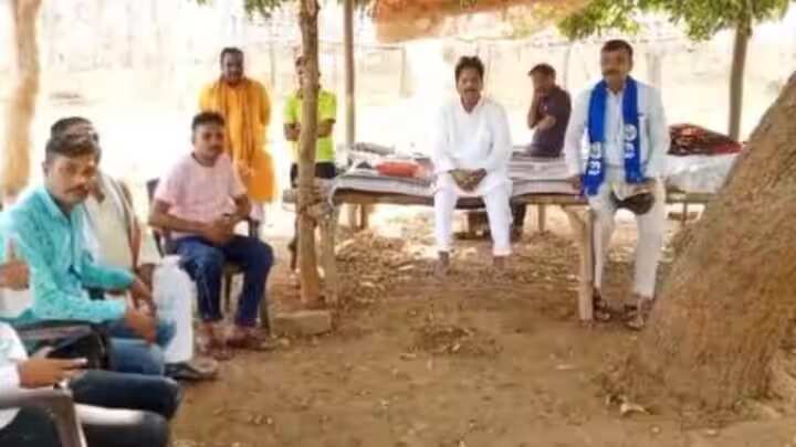 मुंजारे परिवार की अनोखी कहानी : पूर्व सांसद कंकर मुंजारे बालाघाट से बसपा प्रत्याशी, पत्नी अनुभा कांग्रेस एमएलए
